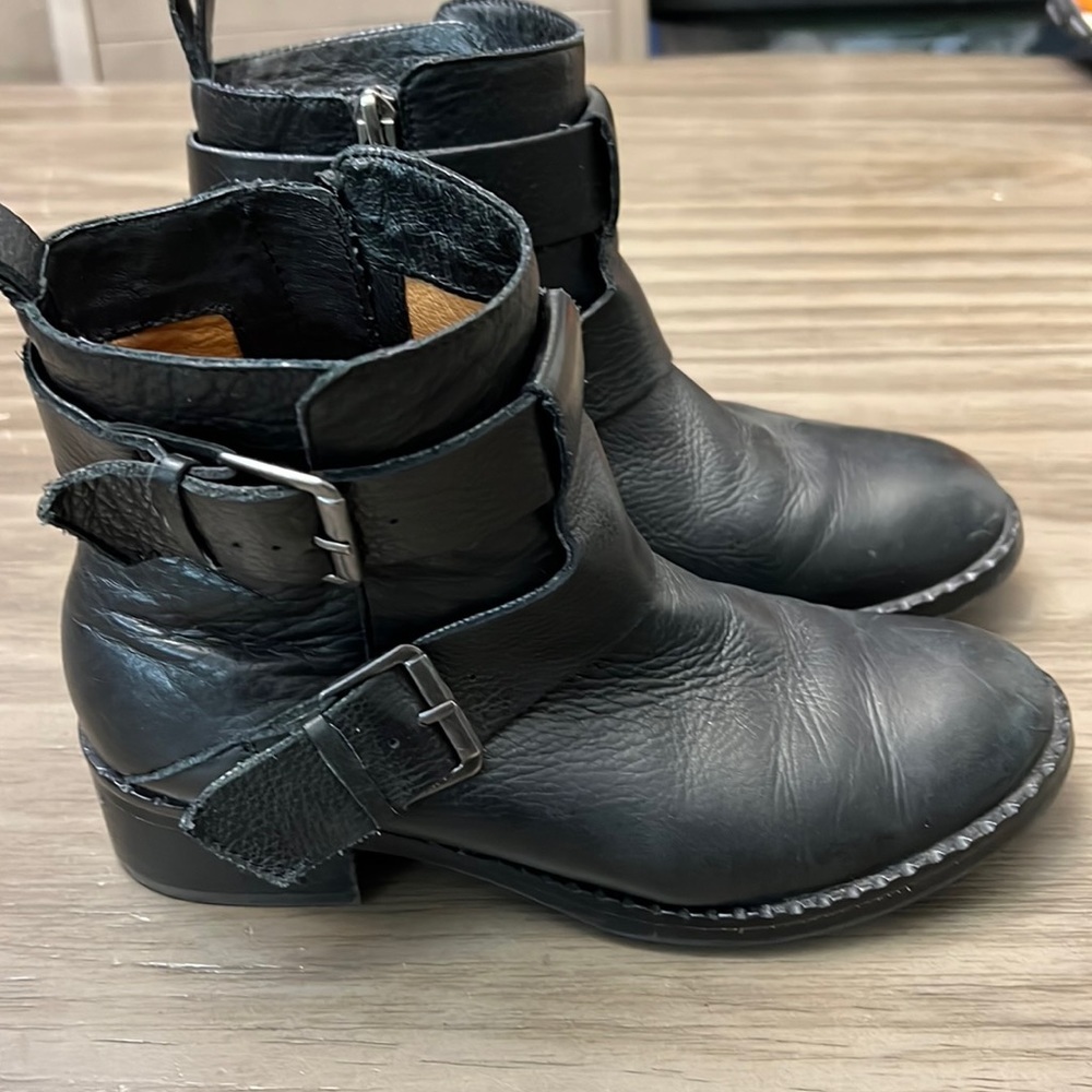 LEATHER MOTO STYLE BIKER BOOTIES GENTLE SOULS BY KENNETH COLE 6